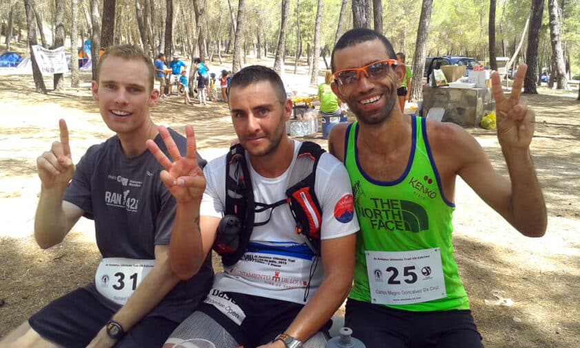Mauricio Lobato, En El Centro, Junto A Los Dos Primeros Clasificados En La Etapa De Hoy.