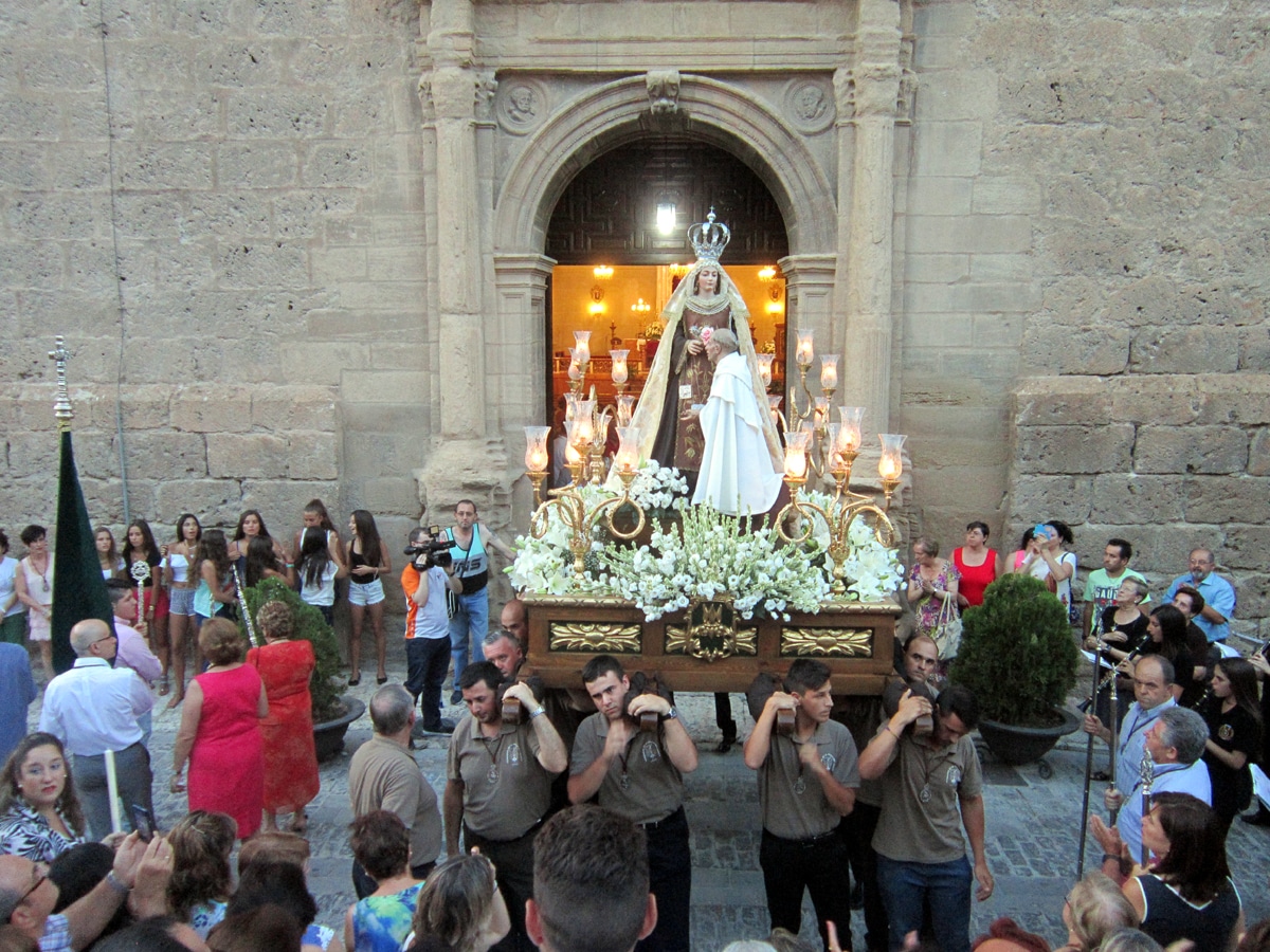 La Virgen Del Carmen En Su Salida Desde La Iglesia De San Gabriel. A. M.
