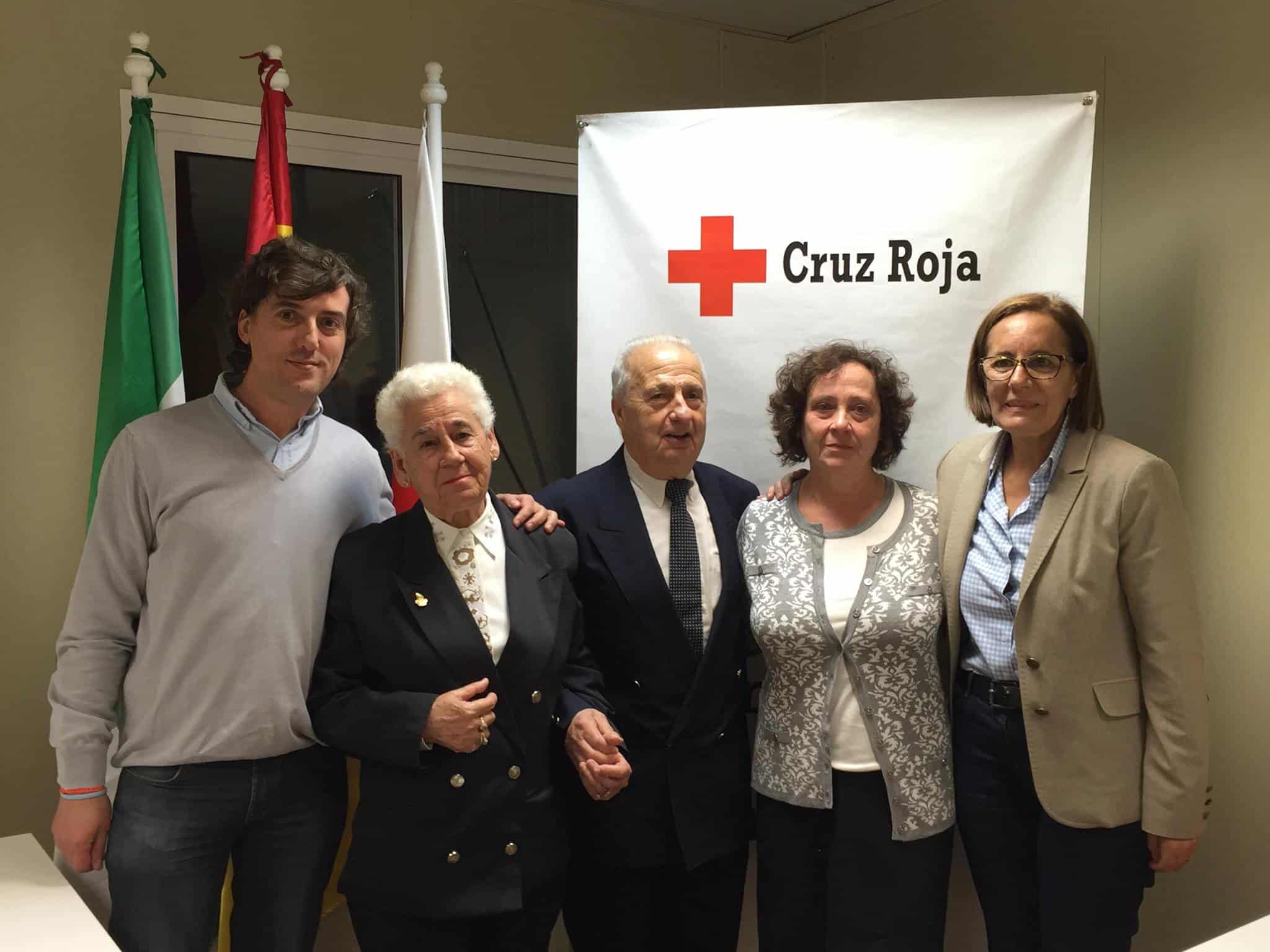 Dolores Godoy 2ª Por La Izda. Junto A Familiares, El Presidente De La Ong Y La Edil De Bienestar S