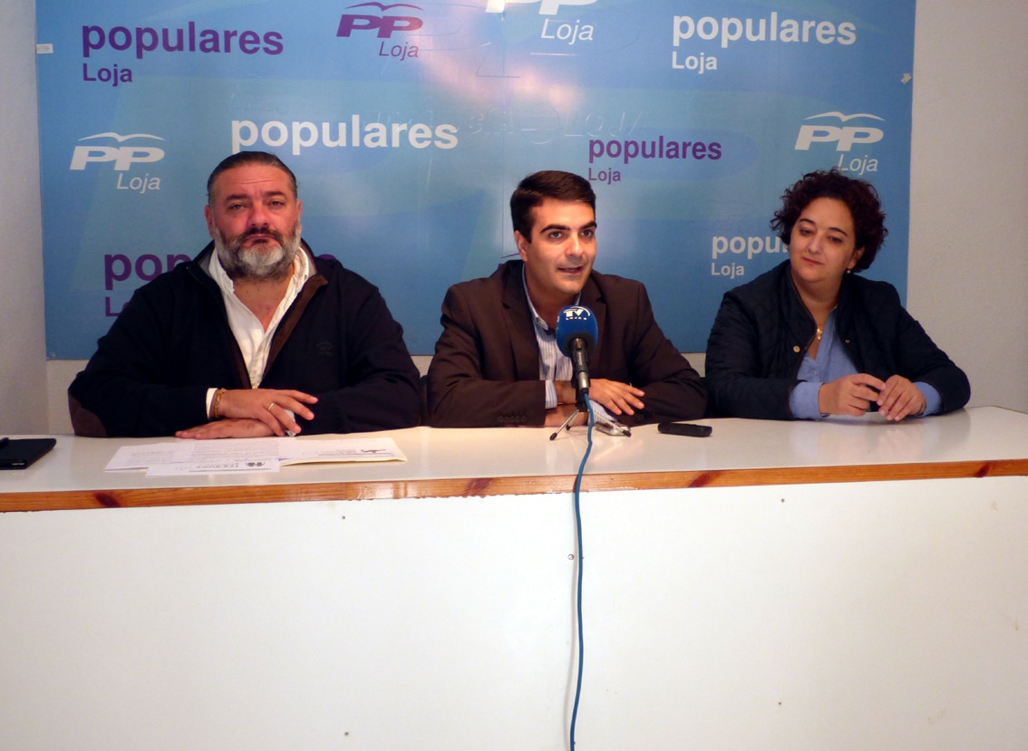 Pablo García, Joaquín Camacho Y Rosa Fuentes En Rueda De Prensa. J.m.j.