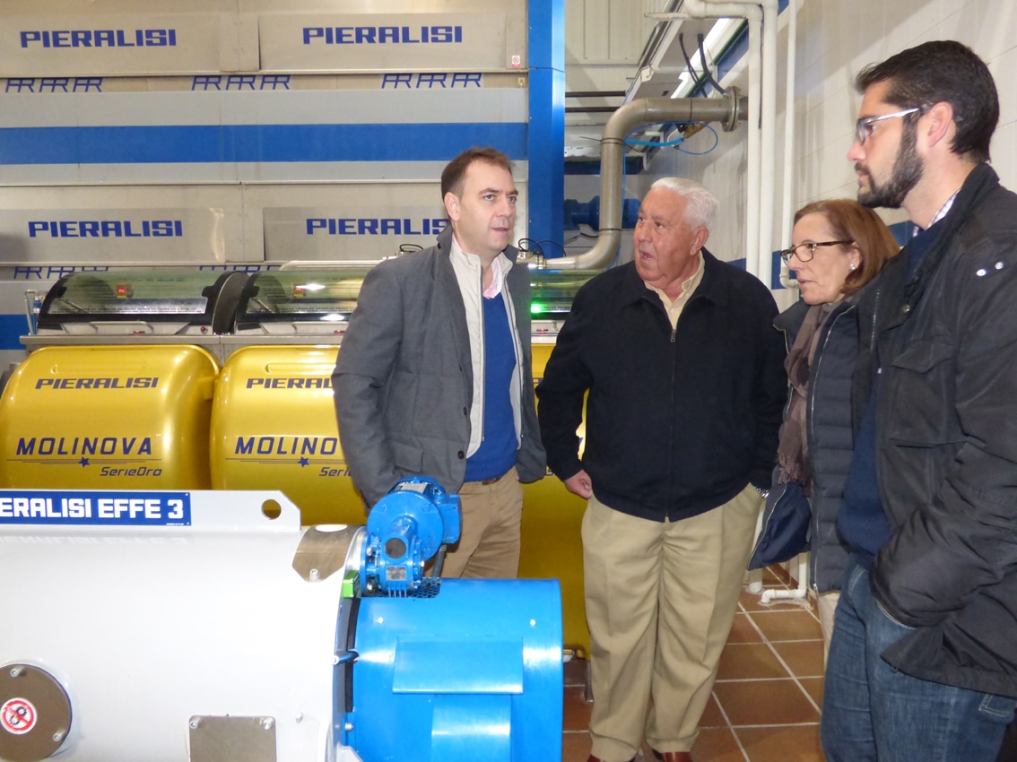 El Delegado De Agricultura Junto Al Presidente De La Cooperativa Y Los Concejales Ordóñez Y Ortiz. C