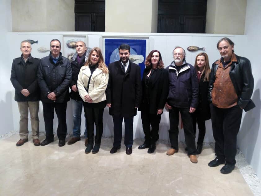 Los Artistas Junto A Las Autoridades Locales Durante La Inauguración De La Muestra.