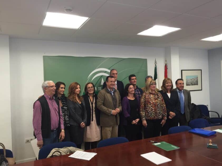 Momento De La Firma Del Convenio.