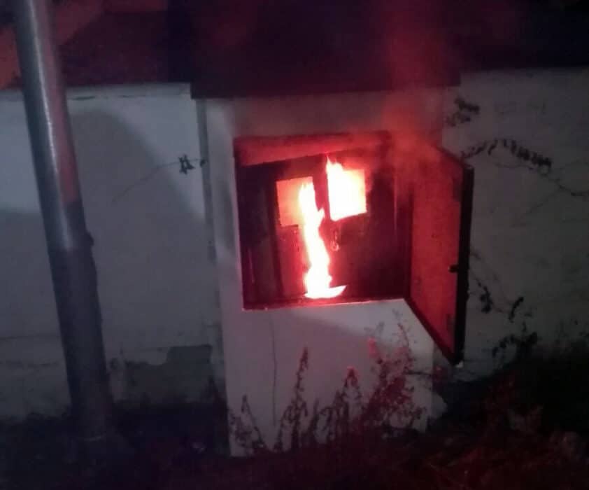 Las Llamas Han Afectado Al Cuadro De Bombeo Que Da Agua A Los Depósitos De Abastecimiento