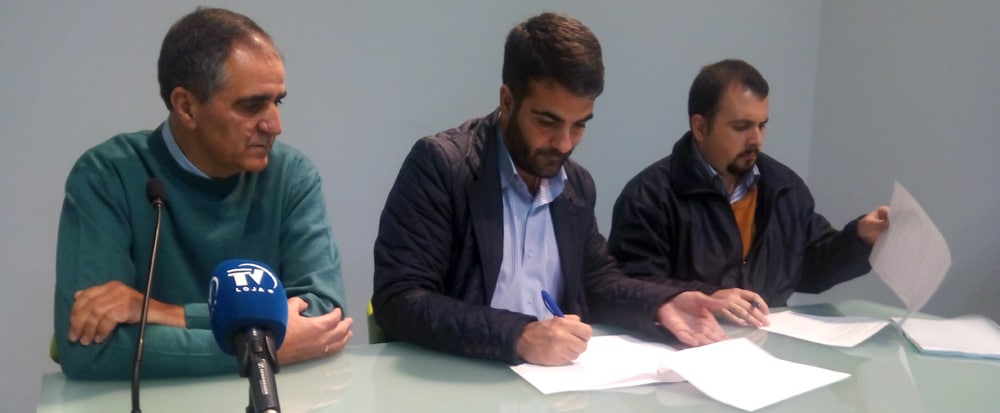 Momento De La Firma De La Colaboración Con David Gómez Comino.