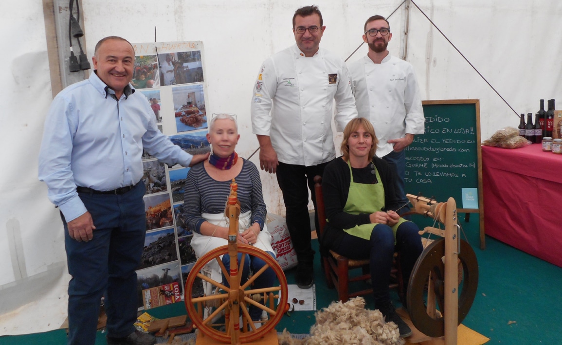 Taller De Hilado En La Pasada Feria De Ganado.