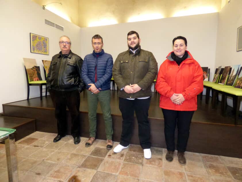 Miembros Del Jurado Durante La Elección Del Cartel Ganador. C.m.