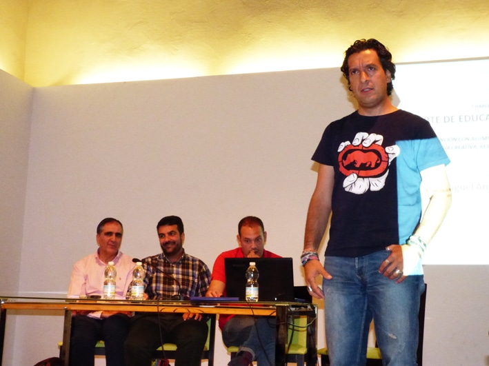 El Ponente Habló Con Mucha Claridad Y Cercanía A La Audiencia.