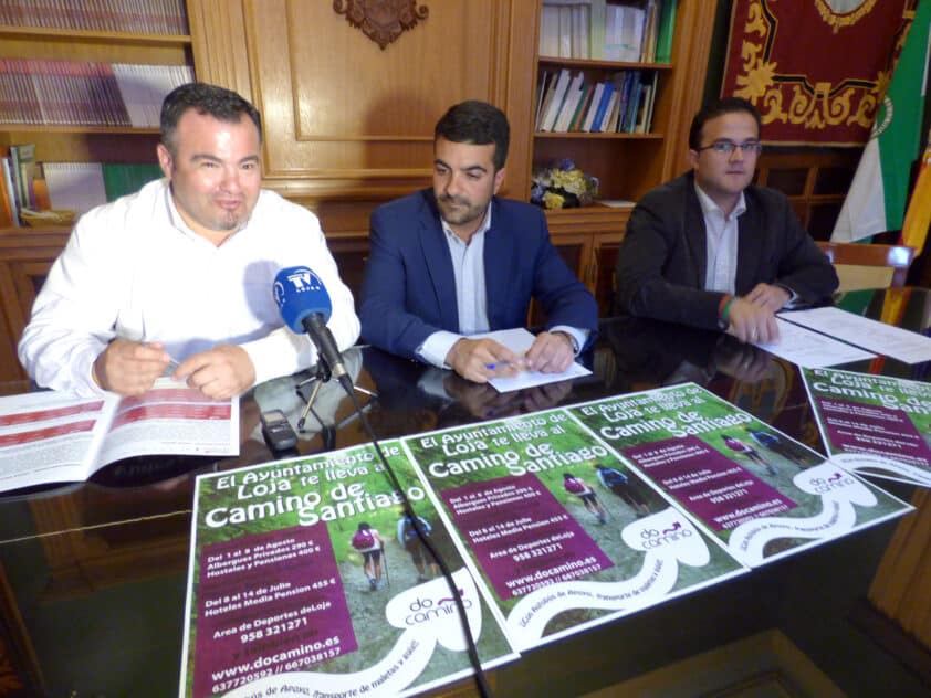 Concejal De Deportes, Alcalde Y Representante Del Club 'estrella Granada' Durante La Presentación