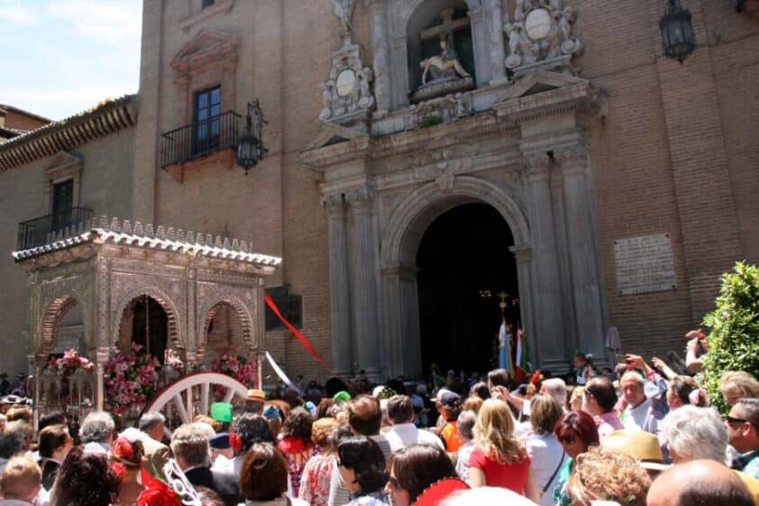 Salida De La Hermandad Del Rocío De Granada Desde La Iglesia De San Pedro Y San Pablo.