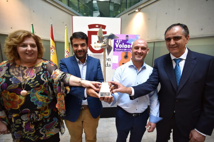 La Diputada De Cultura, Junto Al Alcalde, Joaquín Camacho, El Concejal De Cultura, José Antonio Góme