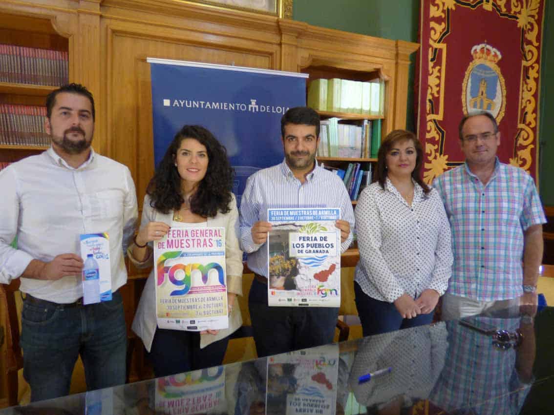 El Alcalde, Junto A Paloma Y Representantes De Las Empresas Lojeñas Fontarel Y Bonachera Durante La