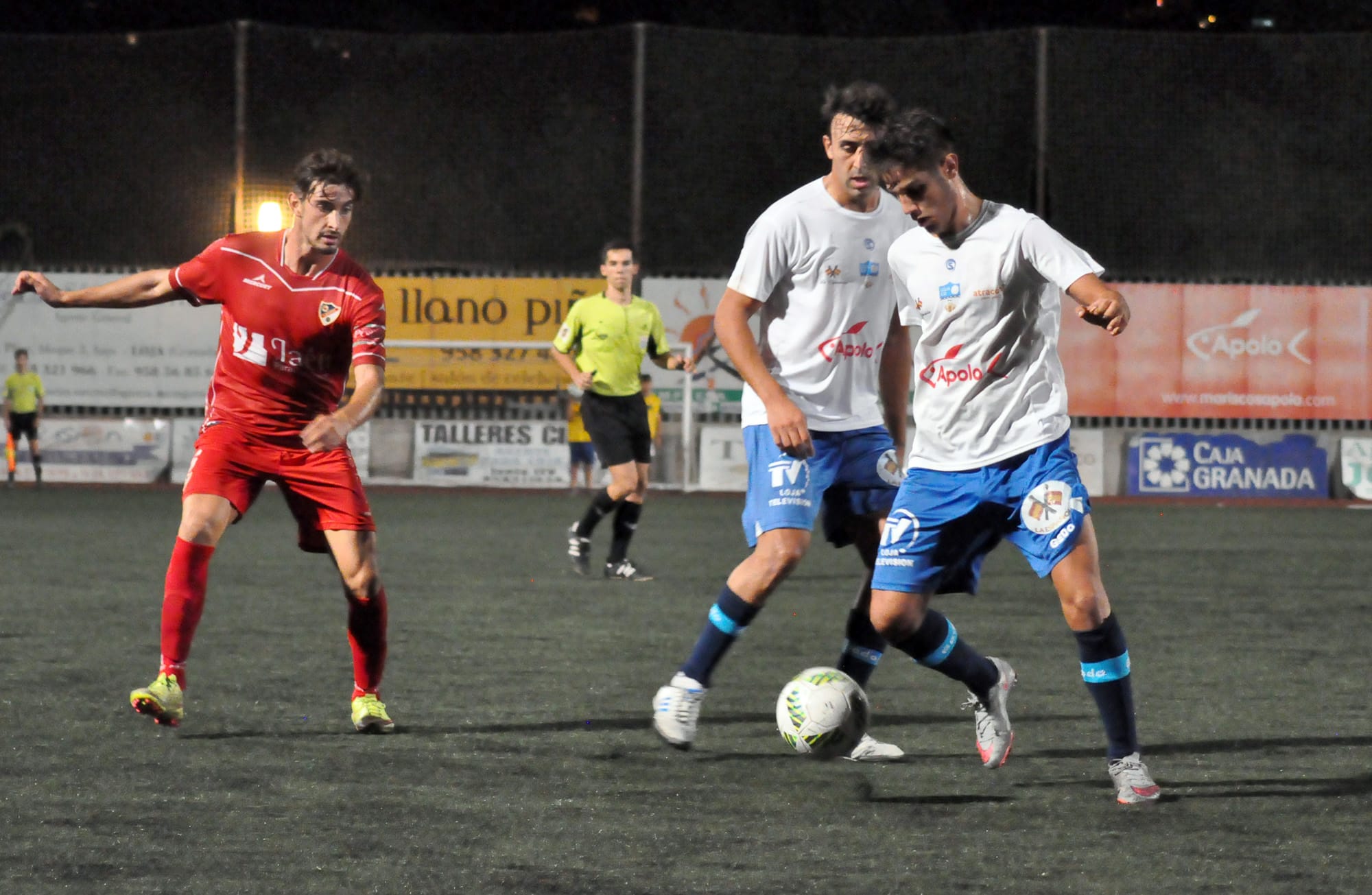 Alex Romero Controla El Balón En El Partido Del Miércoles Ante El Linares.