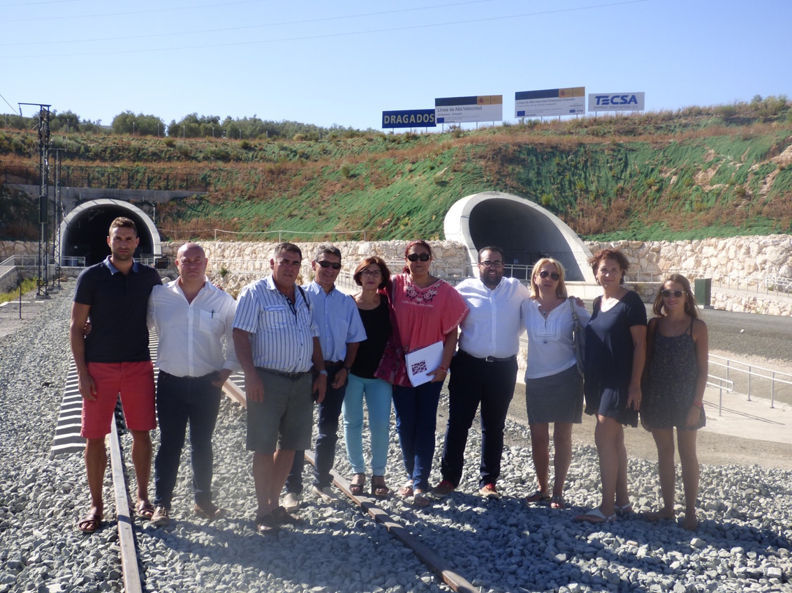 Los Representantes Del Psoe Lojeño Durante La Visita Al Túnel De Quejigares. Foto: P. Castillo