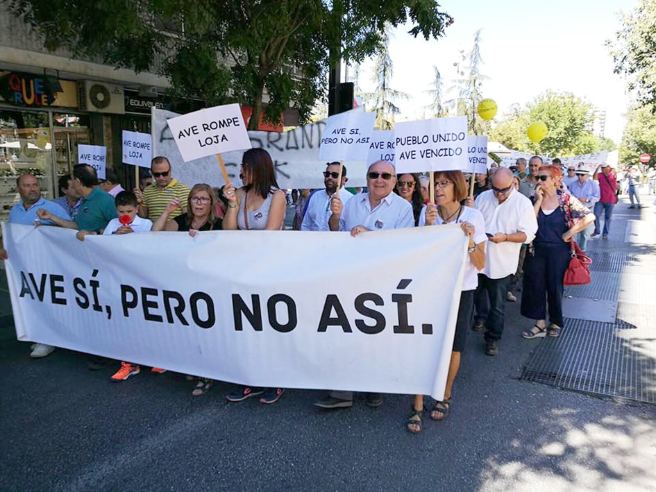 Representación De Ave Sí, Pero No Así, En La Manifestación Del Sábado Por Granada.