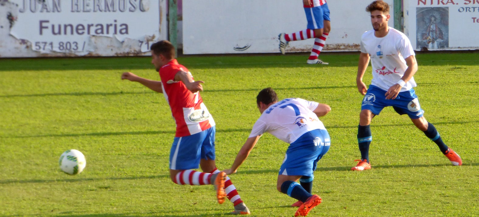 El Jugador Local Jacob Intenta Marcharse De Jorge Pina Y Álex Moreno. Foto: Paco Castillo