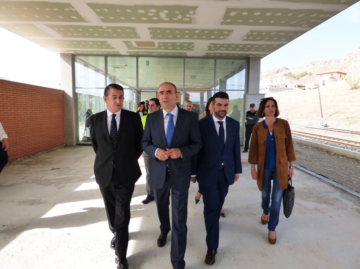 Manuel Niño Entre Antonio Sanz Y Joaquín Camacho En La Nueva Estación Para El Ave