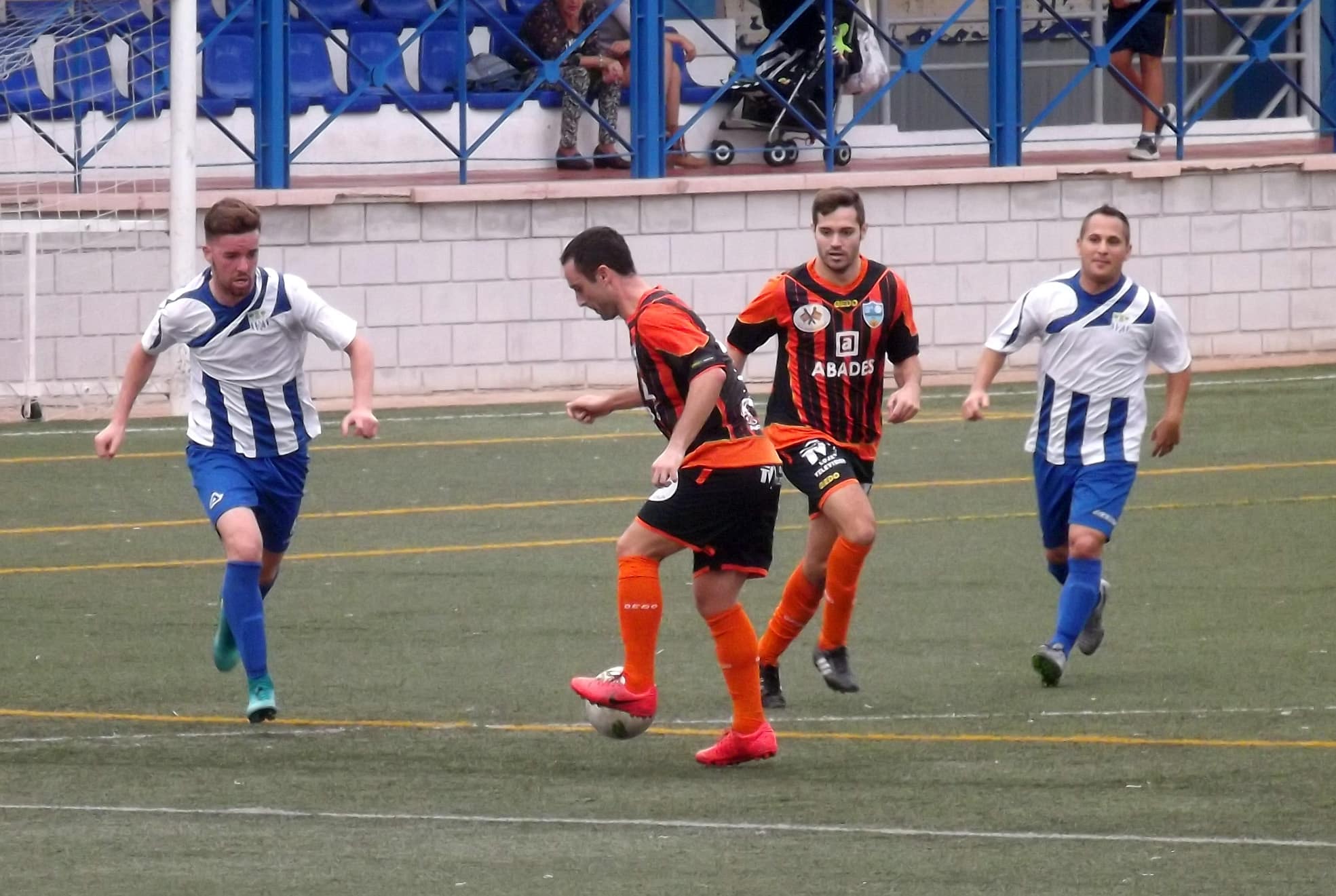 Pina Controla El Balón En El Anterior Partido A Domicio Frente Al Alhaurín De La Torre