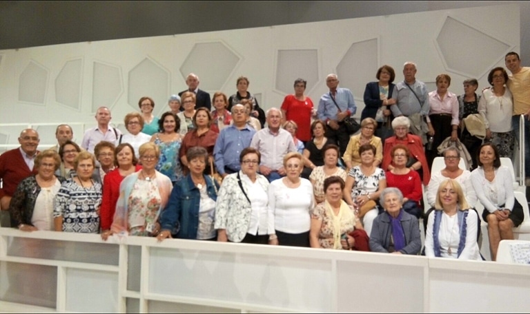 El Grupo Lojeño Fotografiado En Las Gradas Del Plató Donde Se Realiza El Programa.