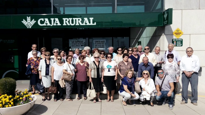 Grupo De Lojeños Participantes En Los Actos Conmemorativos Del Día Del Mayor En Granada.