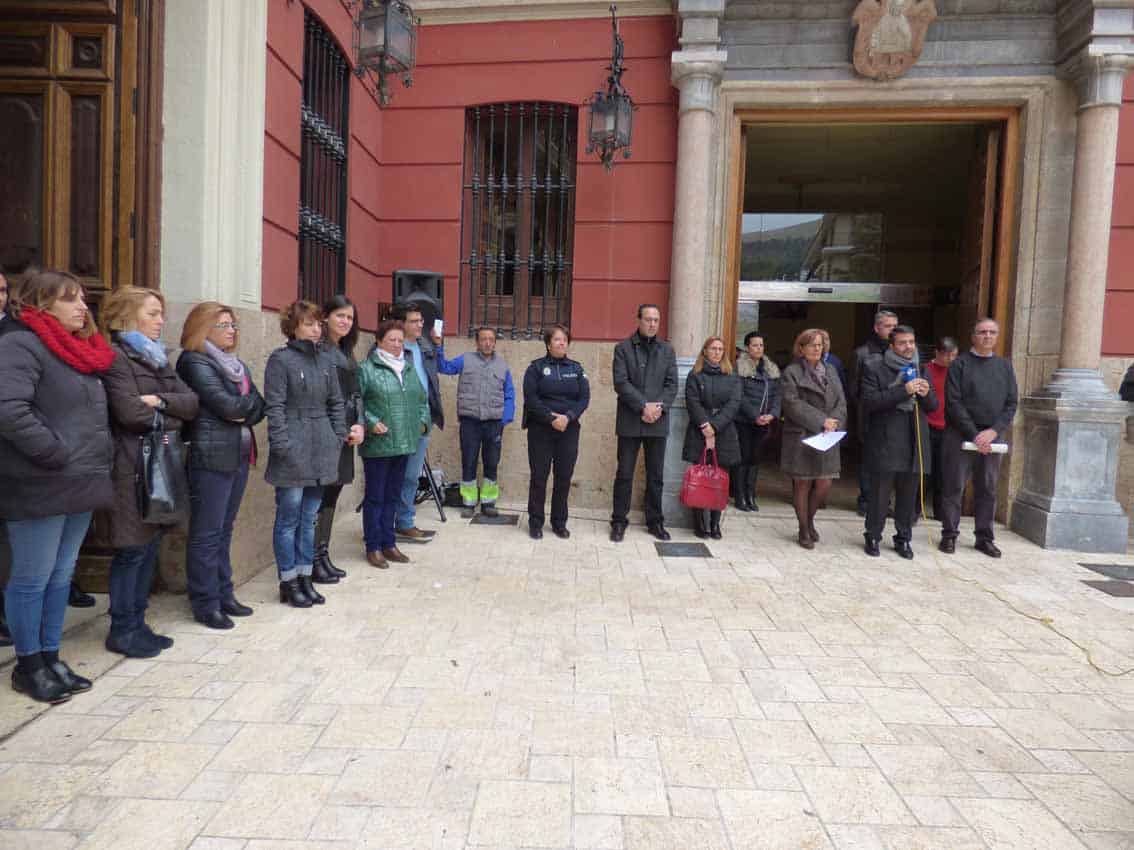 Lectura Del Manifiesto A Las Puertas Del Ayuntamiento De Loja. Foto M.m