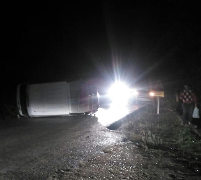 La Furgoneta Quedó Volcada Sobre La Carretera Tras El Impacto. Foto. JosÉ A. Arco