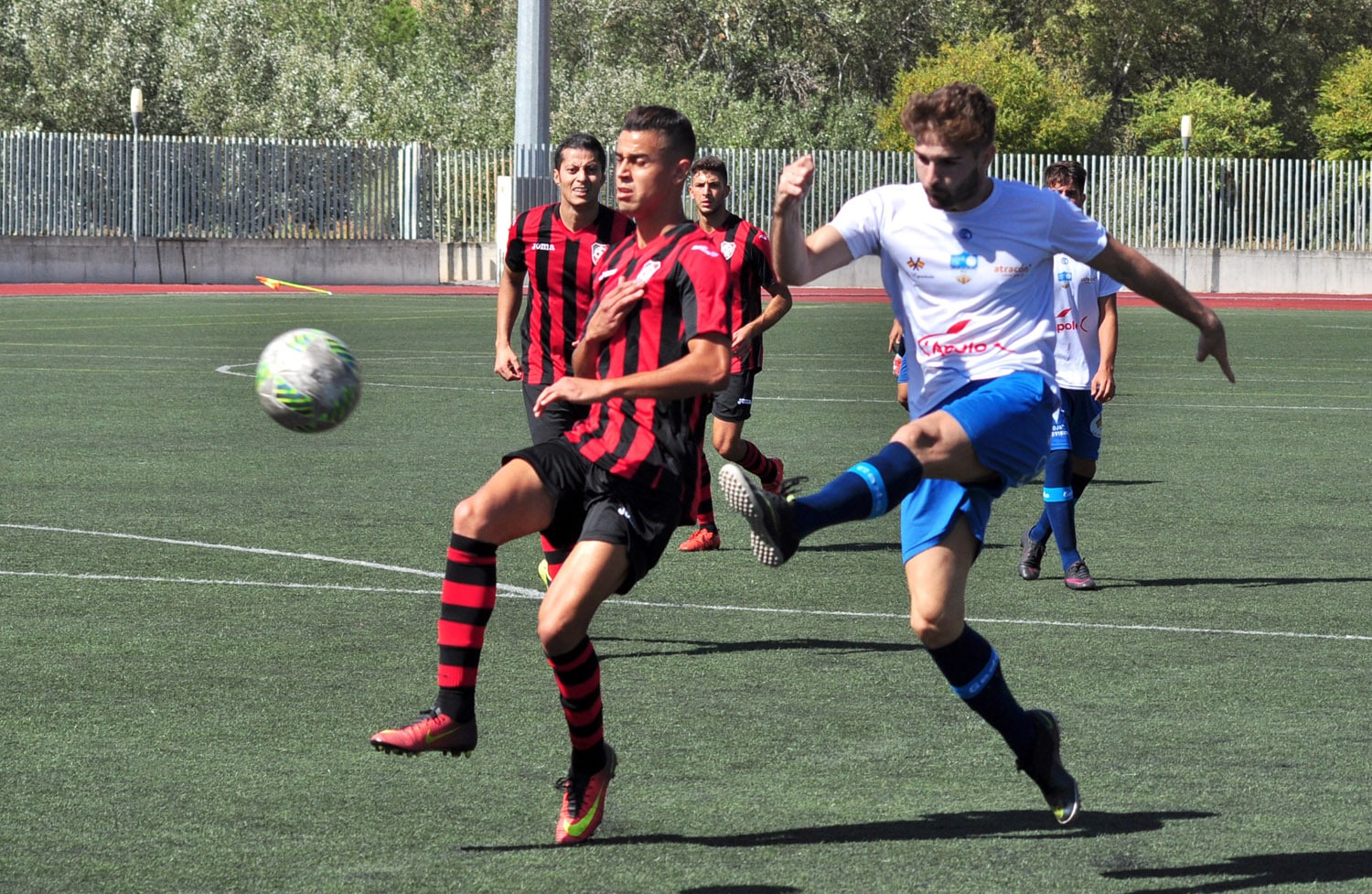 Álex Moreno En Acción Ante El River Melilla Ha Vuelto A Resentirse De Su Rodilla.