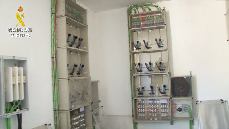 En La Imagen Se Aprecia La Ausencia De Contadores En Uno De Los Edificios. Fotografía Cedida Por La