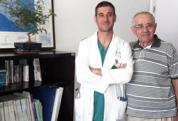 El Doctor Fernando Alcaide, Junto A Su Padre Antonio, También Doctor.
