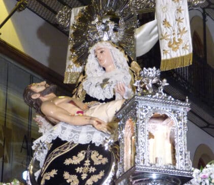La Virgen De Los Dolores Lucía Bellísima Con El Nuevo Encaje Donado Por Los Jóvenes. A.m.