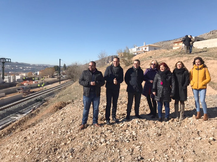 Miembros Del Grupo Parlamentario Y Ediles Socialistas Junto A La Estación Ave De Loja