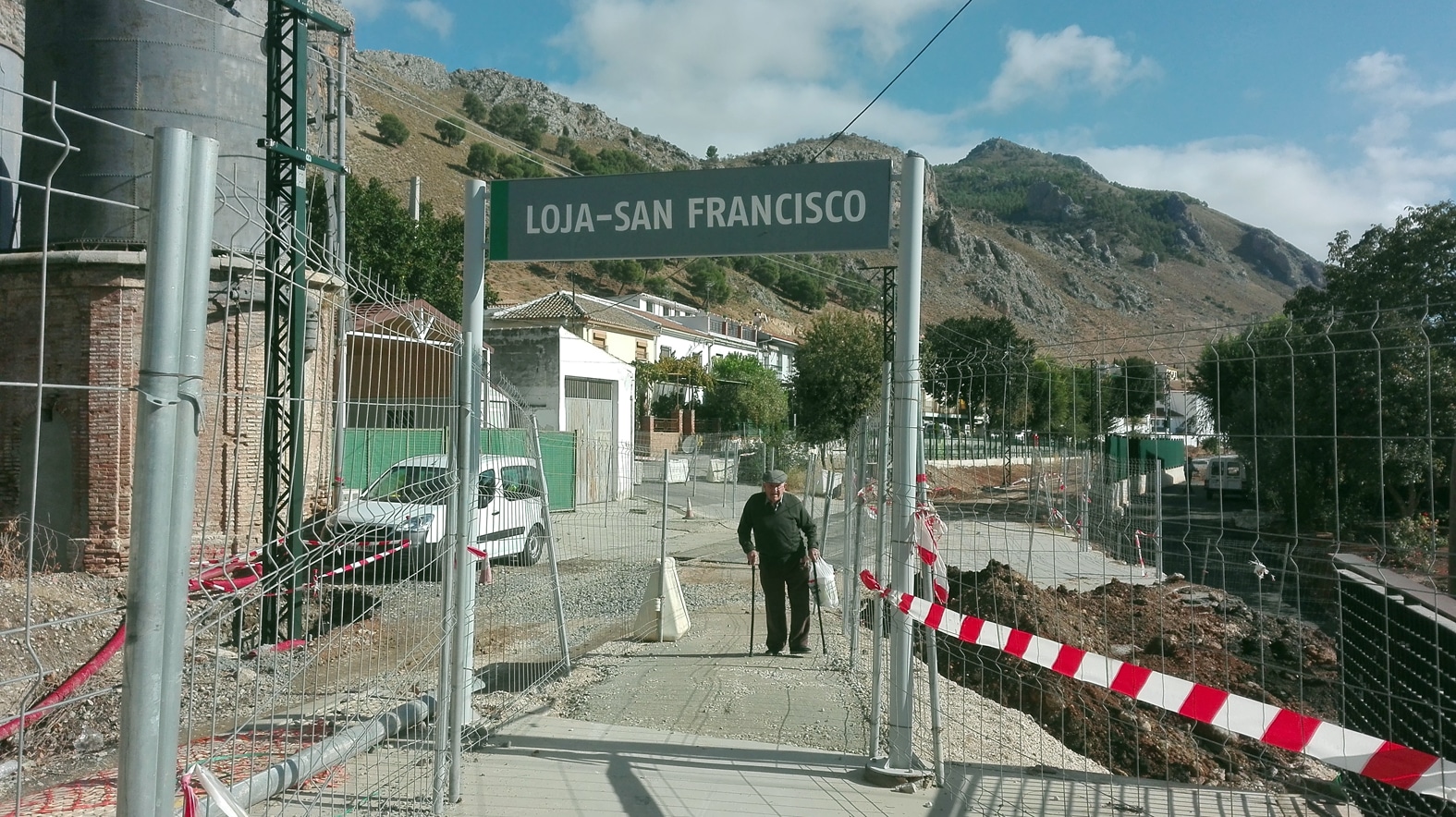 Paso Peatonal Provisional En El Barrio De La Estación, Objeto De La Polémica Estos Días.