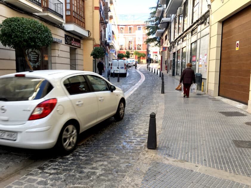 Los Comerciantes Piden Que Se Adapten Las Calles Del Centro Para El Paso De Los Autobuses. A. Matas.