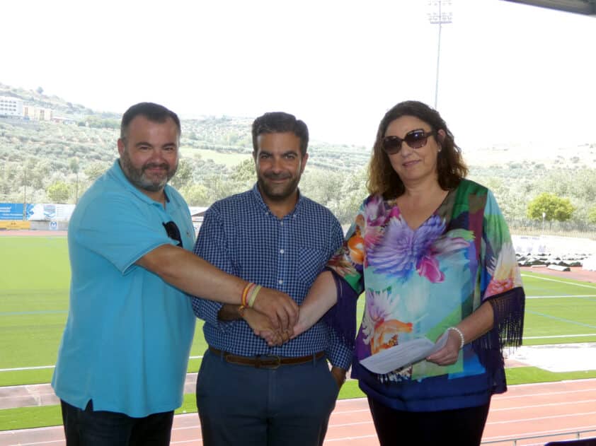 Alcalde, Concejal De Deportes Y Representante De La Empresa Tras La Firma Del Convenio