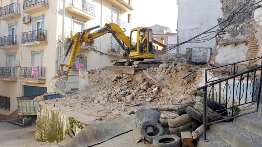 La Demolición Del Edificio En La Calle Mejías Permitirá Un Mejor Tráfico En La Zona.