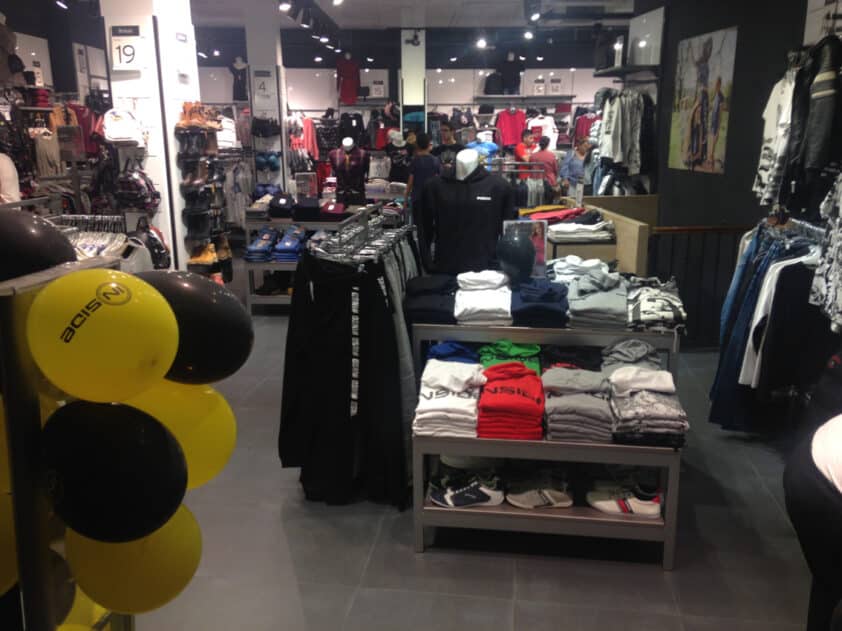 Turismo Convoca El Concurso De Decoración De Comercios Para Navidad. Foto: Calma