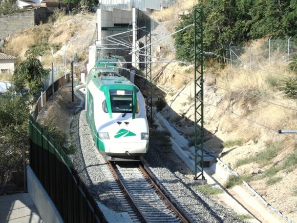 Un Tren Laboratorio De Adif Transcurre Por La Estación Durante El Periodo De Pruebas.