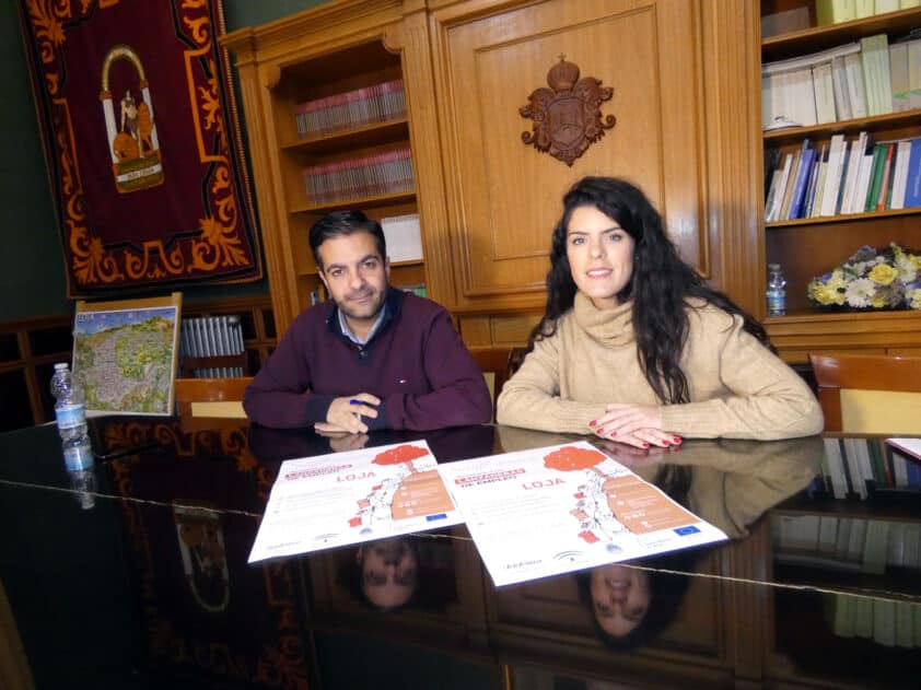 Acalde Y Concejala De Desarrollo Durante La Presentación Del Programa. Foto: P. Castillo