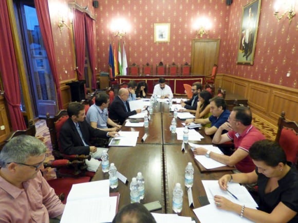 Imagen De Archivo De Una Reunión Del Consejo Municipal De Mayores.