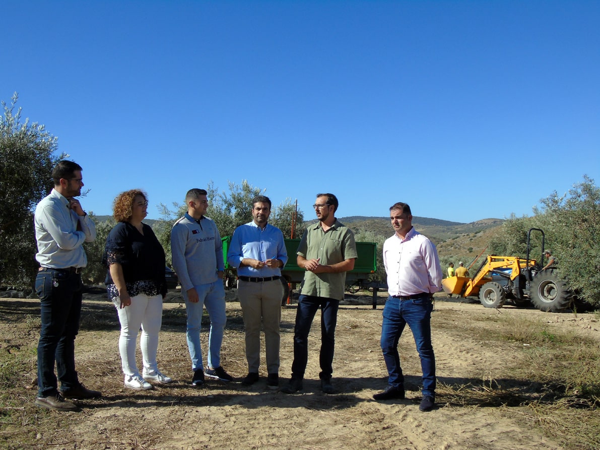 Autoridades Locales Y Provinciales Visitan Una Explotación Agrícola. Foto: C. Molina