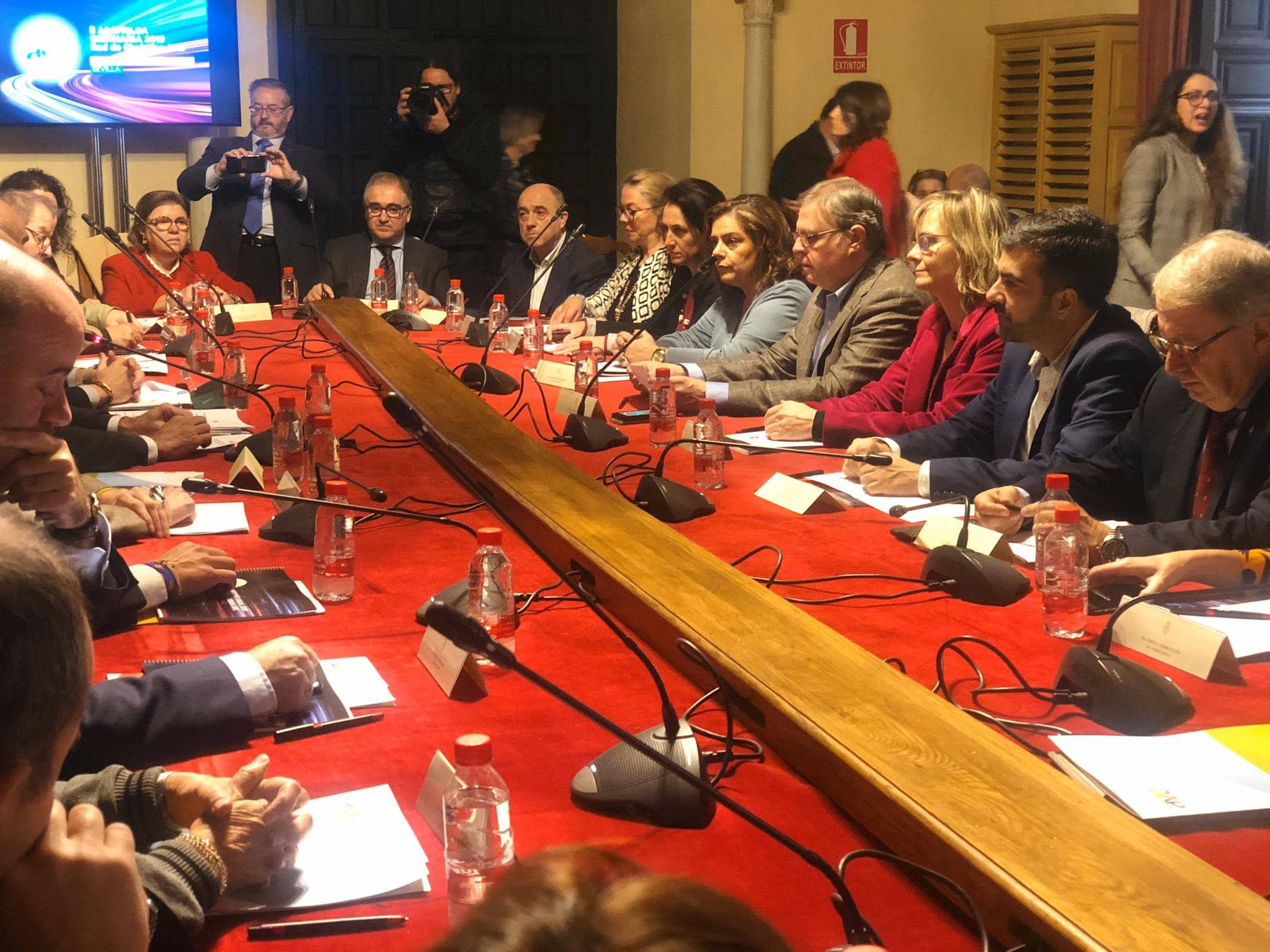 Un Momento De La Reunión, En La Que Estuvo Presente El Alcalde Lojeño, Joaquín Camacho