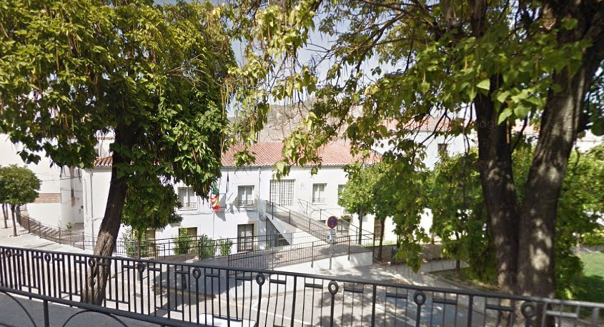 Edificio De Servicios Sociales Comunitarios, Situado En Pérez Del Álamo. Foto: Google