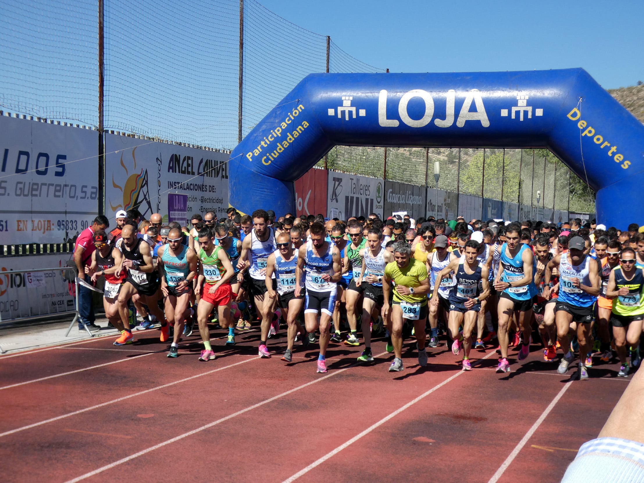 Los Corredores Toman La Salida En El Estadio Medina Lauxa. Foto: Paco Castillo.