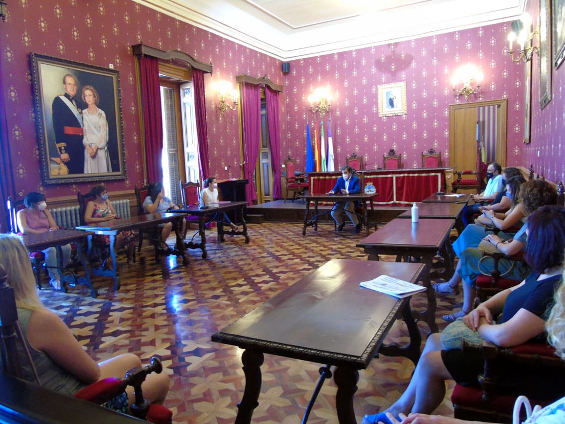 Momento De La Reunión Del Alcalde Con Los Directores Y Las Ampas. C. Molina