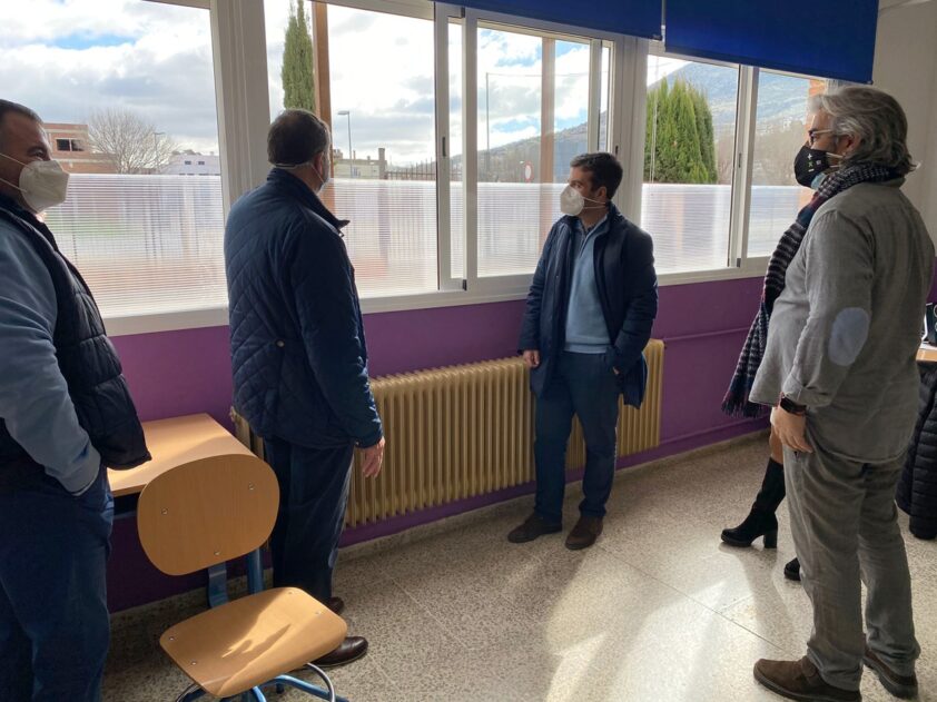 El Alcalde Visita Una De Las Aulas Del Martín Vivaldi, Junto Al Director. Foto: C. Molina