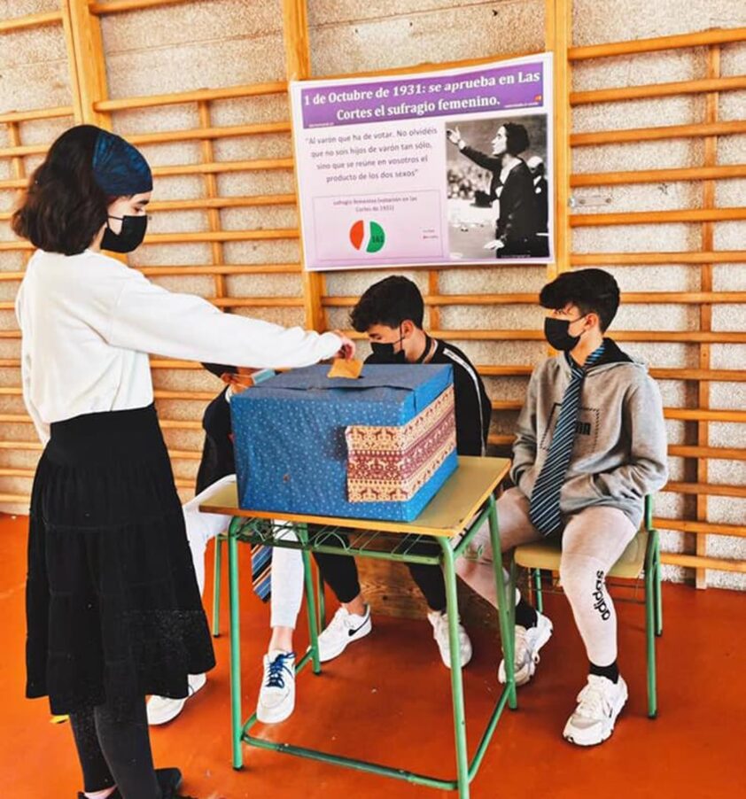 Una Escenificación Del Voto Femenino Conseguido Por Clara Campoamor. Foto: Ies