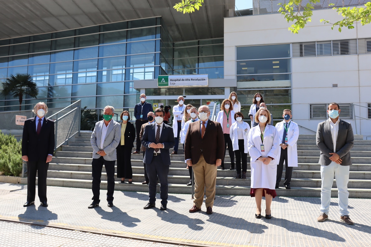Autoridades Y Responsables Sanitarios A Las Puertas Del Hospital De Loja. Foto: El Corto