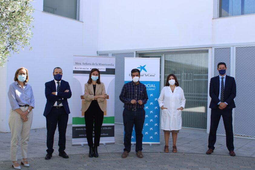 Visita De Los Representantes De La Caixa A La Residencia De La Misericordia