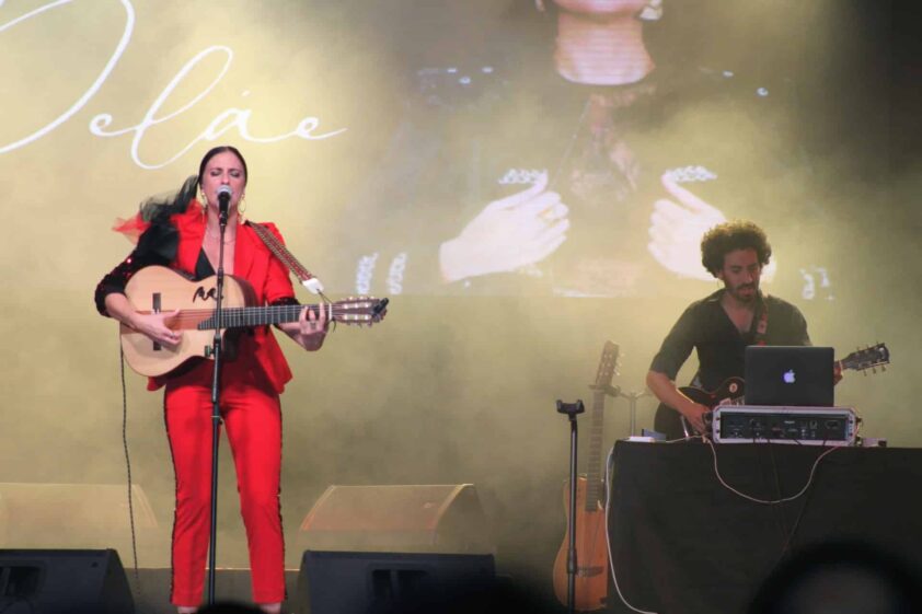 María Peláe Con Su Guitarra Dentro Del Concierto En El Festival 100% Loja
