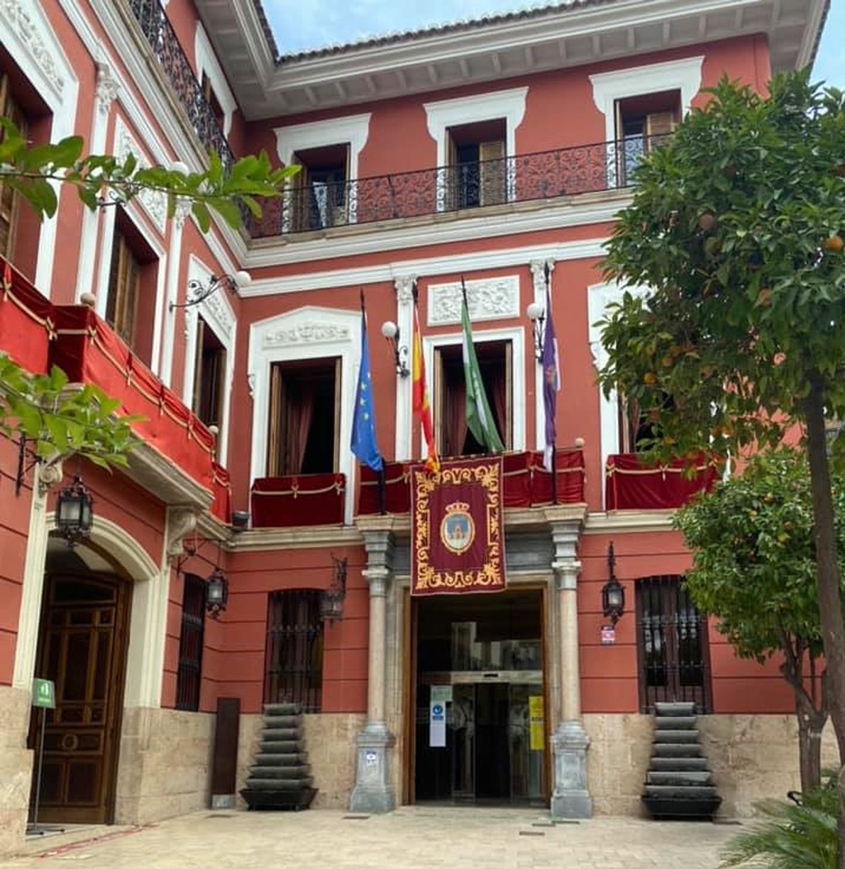 El Psoe De Loja Denuncia La Falta De Accesibilidad En El Ayuntamiento. Foto: Psoe